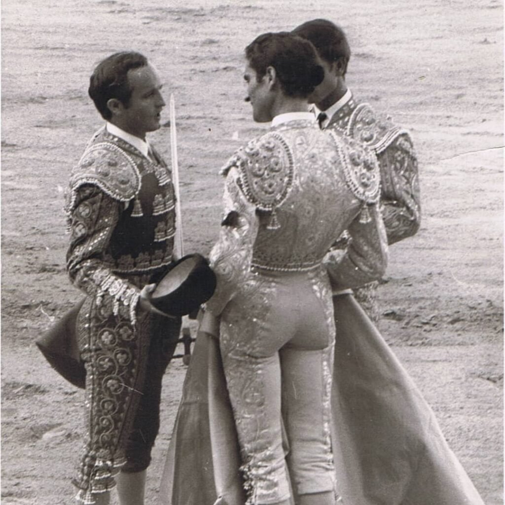 CHANITO: Un Torero que Marcó su Época 5 Confirmación de alternativa de Chanito en Las Ventas