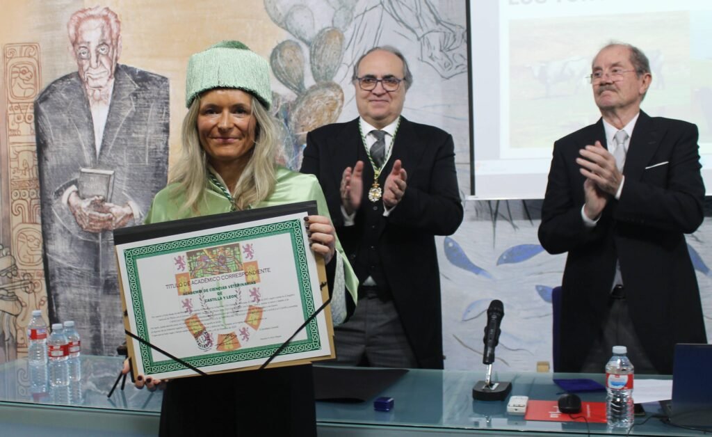 Paula Martínez Ros durante su ingreso en la Academia Veterinaria en la ULE.