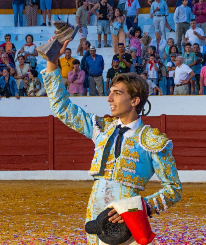 Puerta Grande para Julio Norte en la serranía malagueña 4 Triunfo de el novillero salmantino Julio Norte en el Circuito de Andalucía.