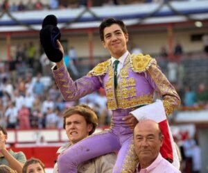 Actuación de Marco Pérez y Roca Rey en Cáceres