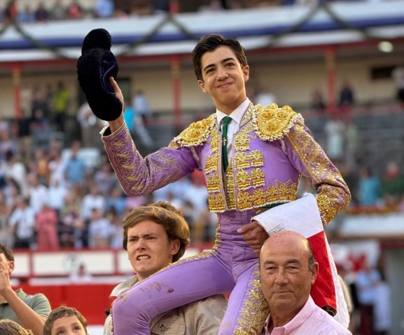 Puerta Grande de Marco Pérez y Roca Rey en la Feria de Cáceres 4 Actuación de Marco Pérez y Roca Rey en Cáceres