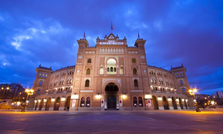 Fotografía de Javier Pérez de la fachada de la Plaza de Toros de Las Ventas en Madrid.