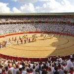 Manuel Diosleguarde pasea un trofeo en la corrida de Cebada Gago 3 Vista de la plaza durante el paseíllo de Manuel Diosleguarde en Pamplona.