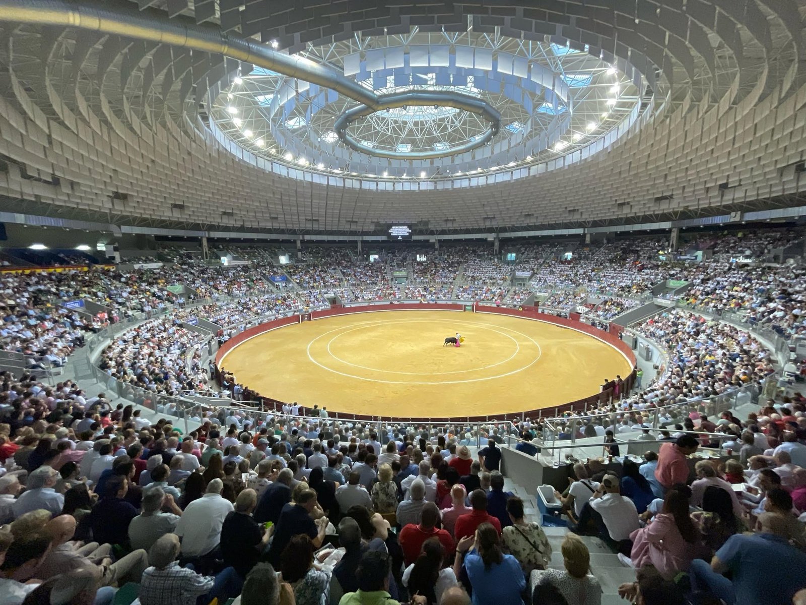 Vista aérea de la plaza de toros de Burgos llena durante la Feria de San Pedro y San Pablo 2026.