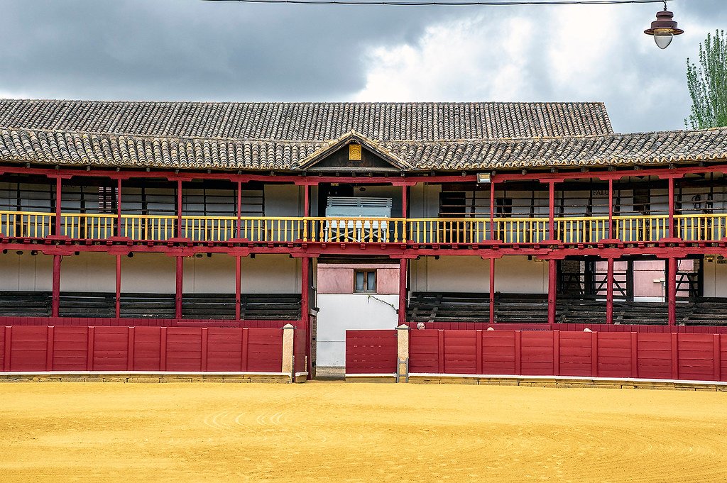 Fachada de la histórica plaza de toros de Toro, Zamora, referente de la arquitectura popular.