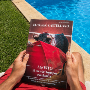 El Toreo Castellano agosto 2026 junto a una piscina durante una lectura al aire libre