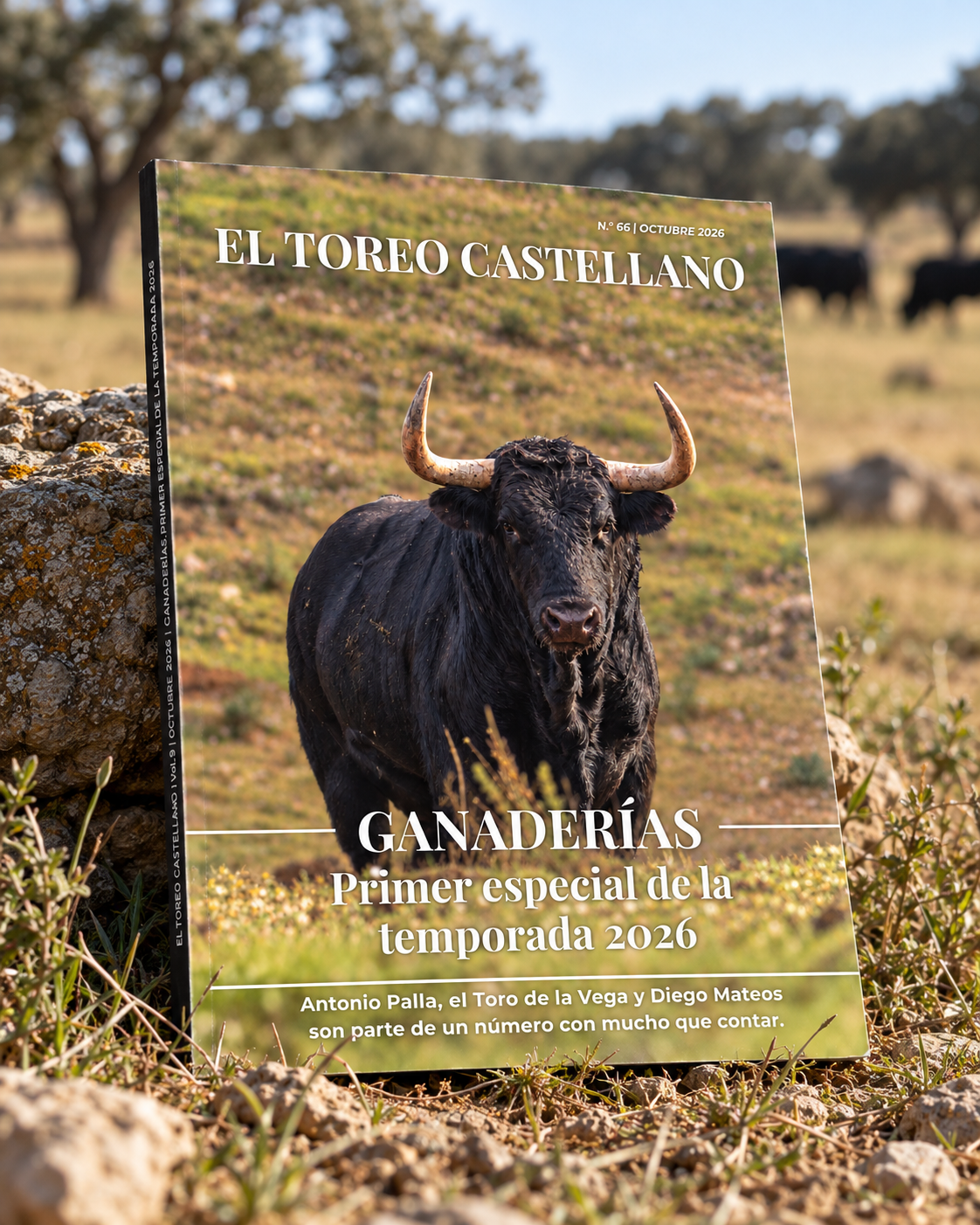 Ejemplar de El Toreo Castellano nº 66 de octubre de 2026 en un entorno de dehesa